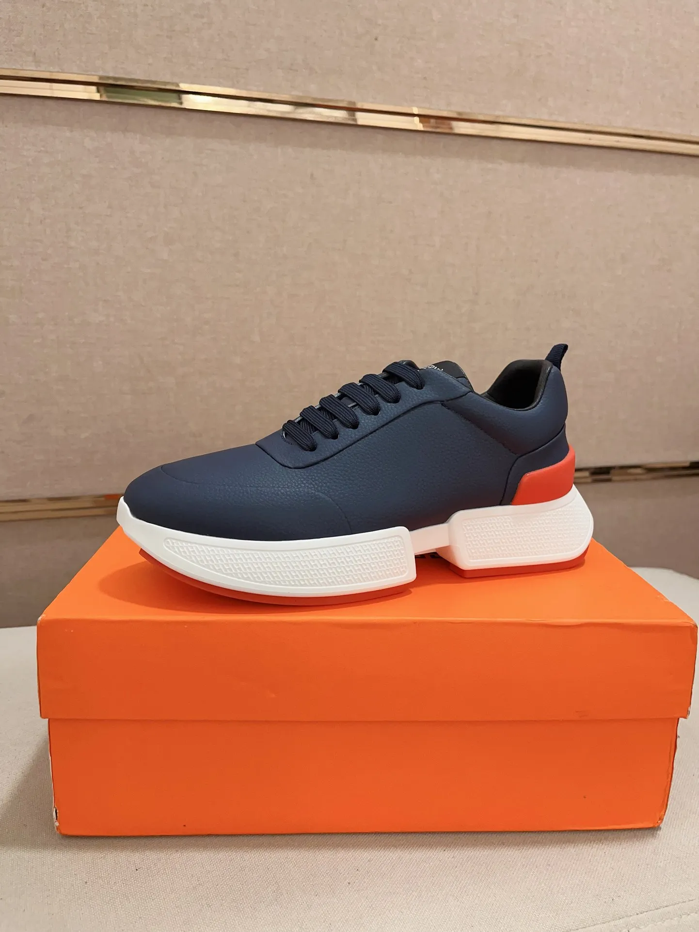 Men's clothing and shoes💰: 442💰《HERMES》【Classic original single version】Hermès; top 🔝purchase agent🔍🔍men's latest 🇺🇸 counter sales simultaneously, imported from Italy original ▲▲cowhide ▲▲ (high-end, nobility, class) ) Exquisite workmanship (Italian 🇮🇹 imported water-dyed 🐂 cowhide lining) sole: original sole provided by the original factory, ⚠️exclusive double-layer activity·TPR·rubber·combined molded outsole; super comfortable·wear-resistant·non-slip·environmental protection The real thing is more beautiful if you take the real thing (high quality, follow the order). You can enter and exit the counter at will * Number of yards: 38-44 (45 can be customized and cannot be returned or exchanged)